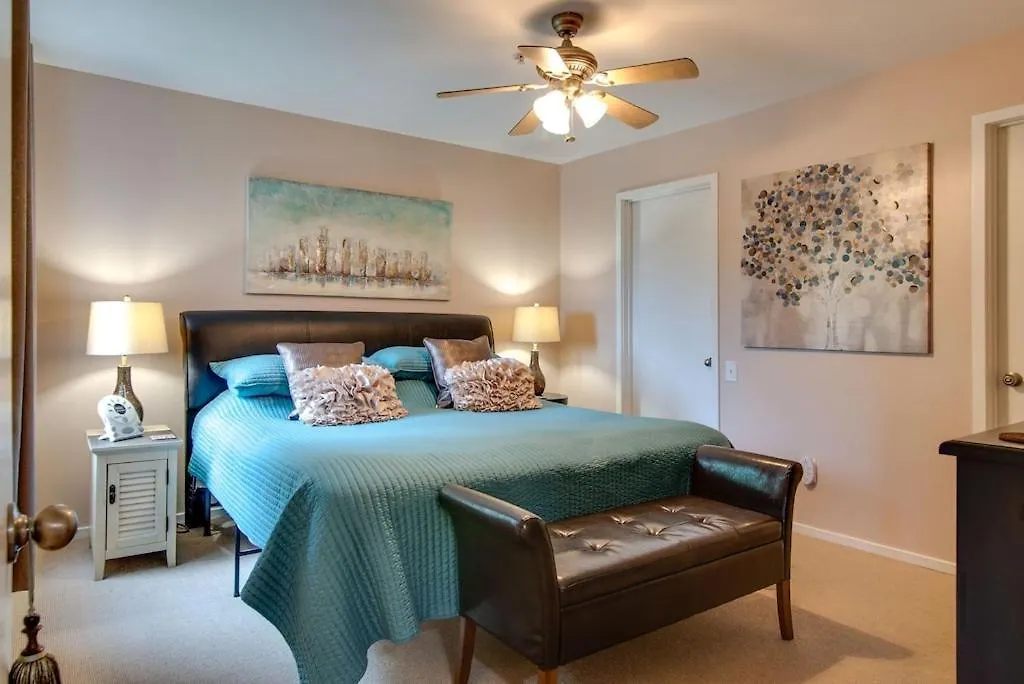 Heart Of Downtown/Walk To Broadway & The Action/Bars/Music Venues/Honky Tonks! Apartment Nashville 0*,  United States