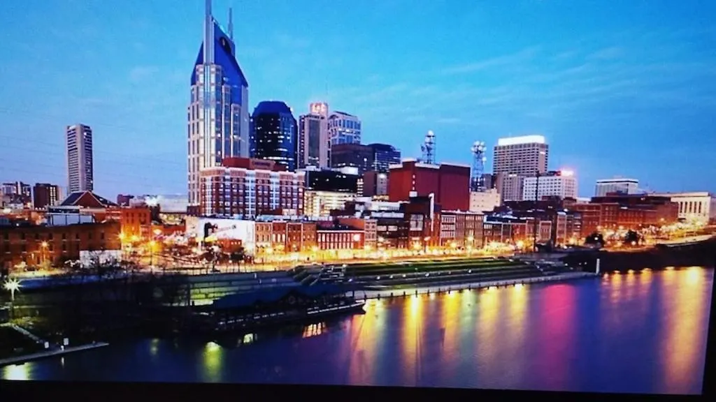 Heart Of Downtown/Walk To Broadway & The Action/Bars/Music Venues/Honky Tonks! Apartment Nashville