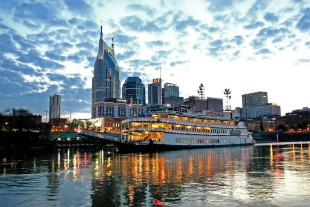 Heart Of Downtown/Walk To Broadway & The Action/Bars/Music Venues/Honky Tonks! Apartment Nashville United States