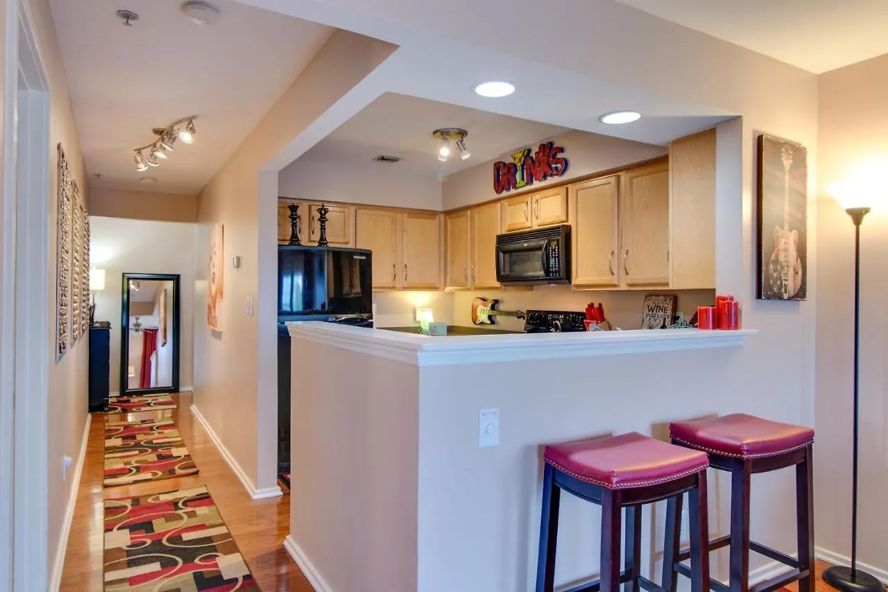 Heart Of Downtown/Walk To Broadway & The Action/Bars/Music Venues/Honky Tonks! Apartment Nashville
